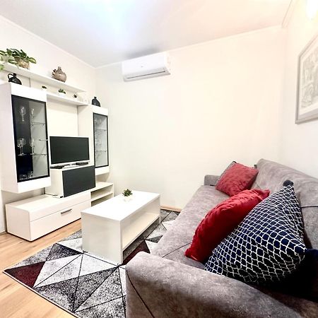 Apartments Dujmic - 50M From The Sea With Private Parking Ičići Exterior foto