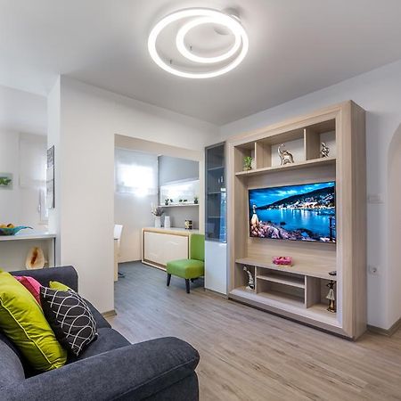 Apartments Dujmic - 50M From The Sea With Private Parking Ičići Exterior foto