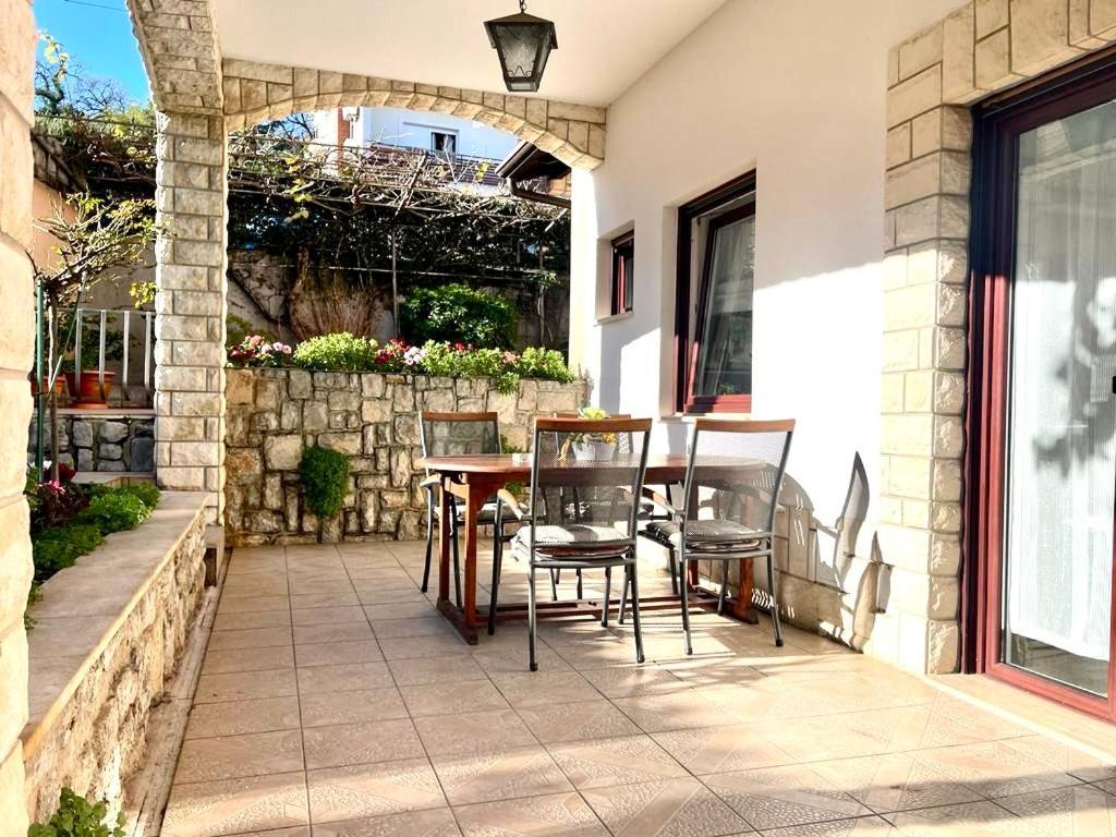 Apartments Dujmic - 50M From The Sea With Private Parking Ičići Exterior foto