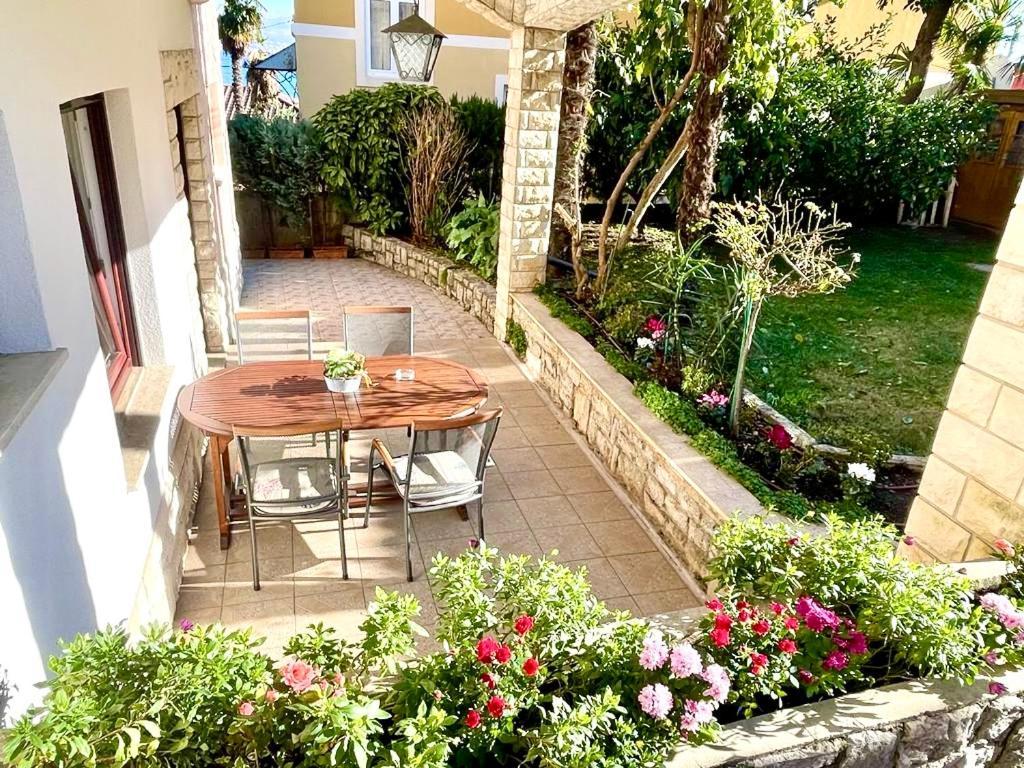 Apartments Dujmic - 50M From The Sea With Private Parking Ičići Exterior foto