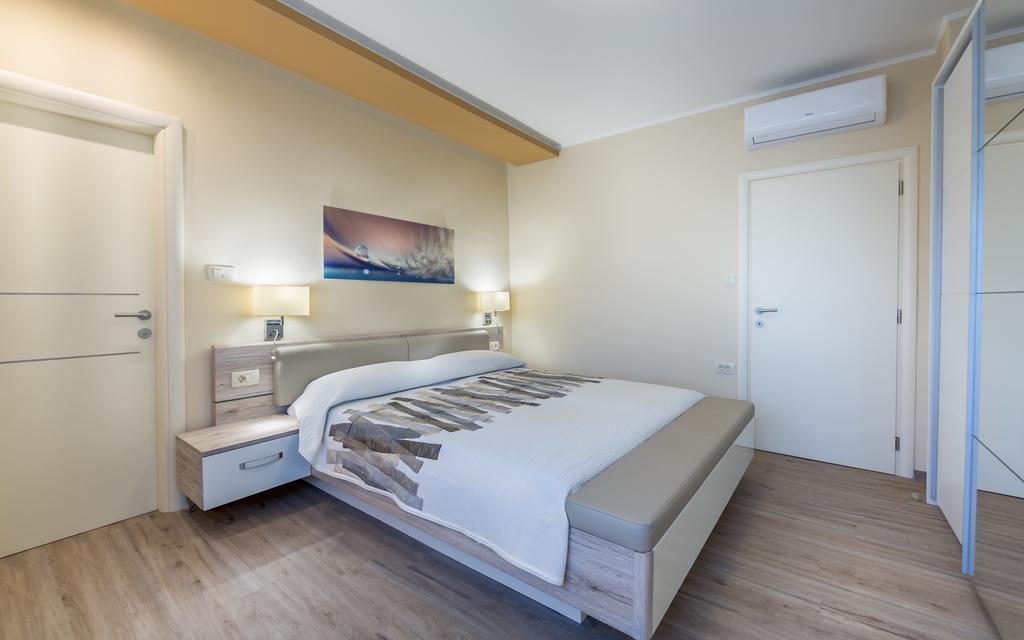 Apartments Dujmic - 50M From The Sea With Private Parking Ičići Exterior foto