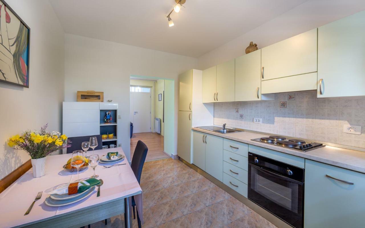 Apartments Dujmic - 50M From The Sea With Private Parking Ičići Exterior foto